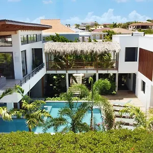 Villa Hakuna Matata, Jan Thiel