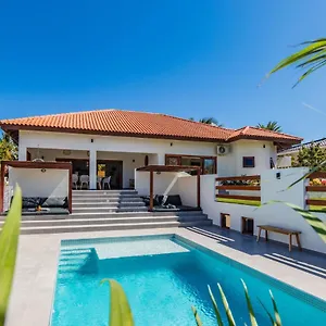 Villa Blou, Steps From The, Jan Thiel